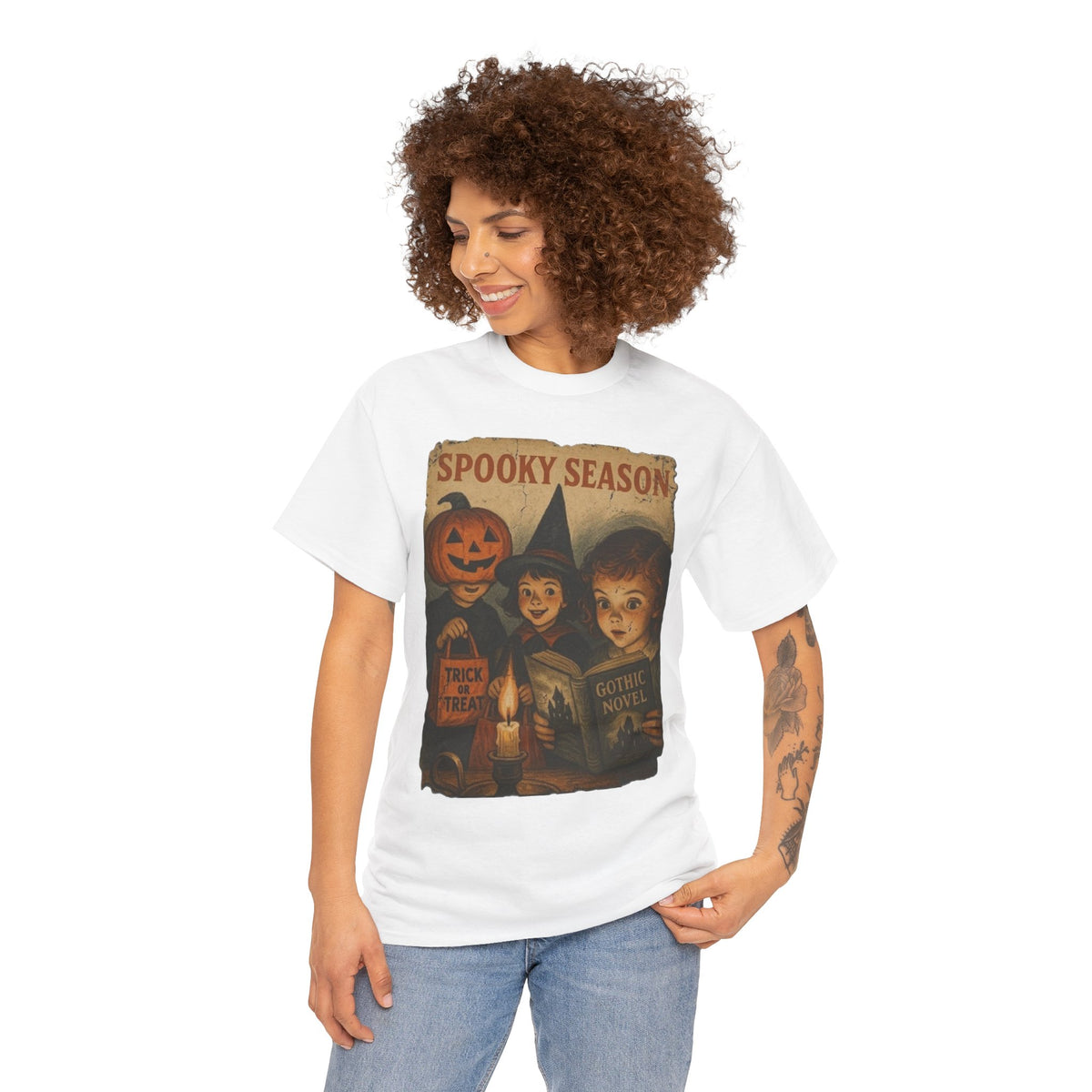 Camiseta gótica de novela de Halloween con bruja y calabaza de temporada espeluznante