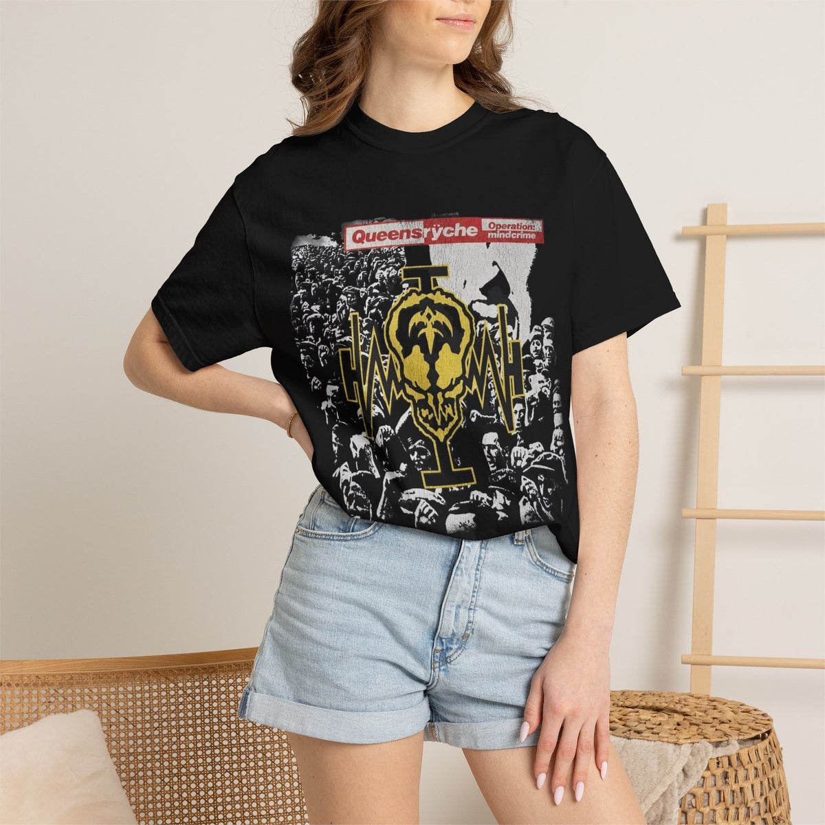 Camiseta gráfica Operation Mindcrime de Queensrÿche | Diseño de logo de banda con público