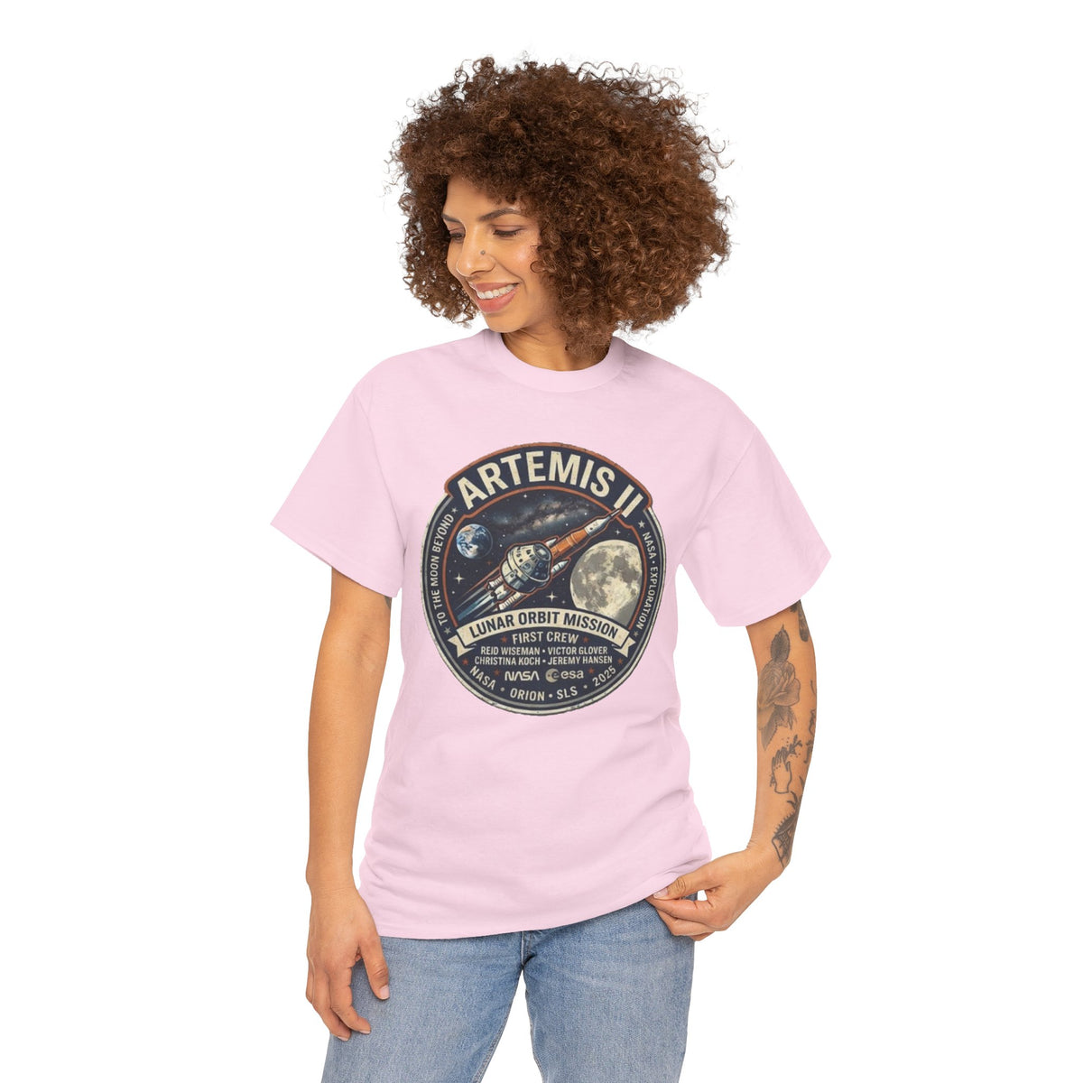 Camiseta de la misión de órbita lunar Artemis II | Gráfico del parche del cohete lunar