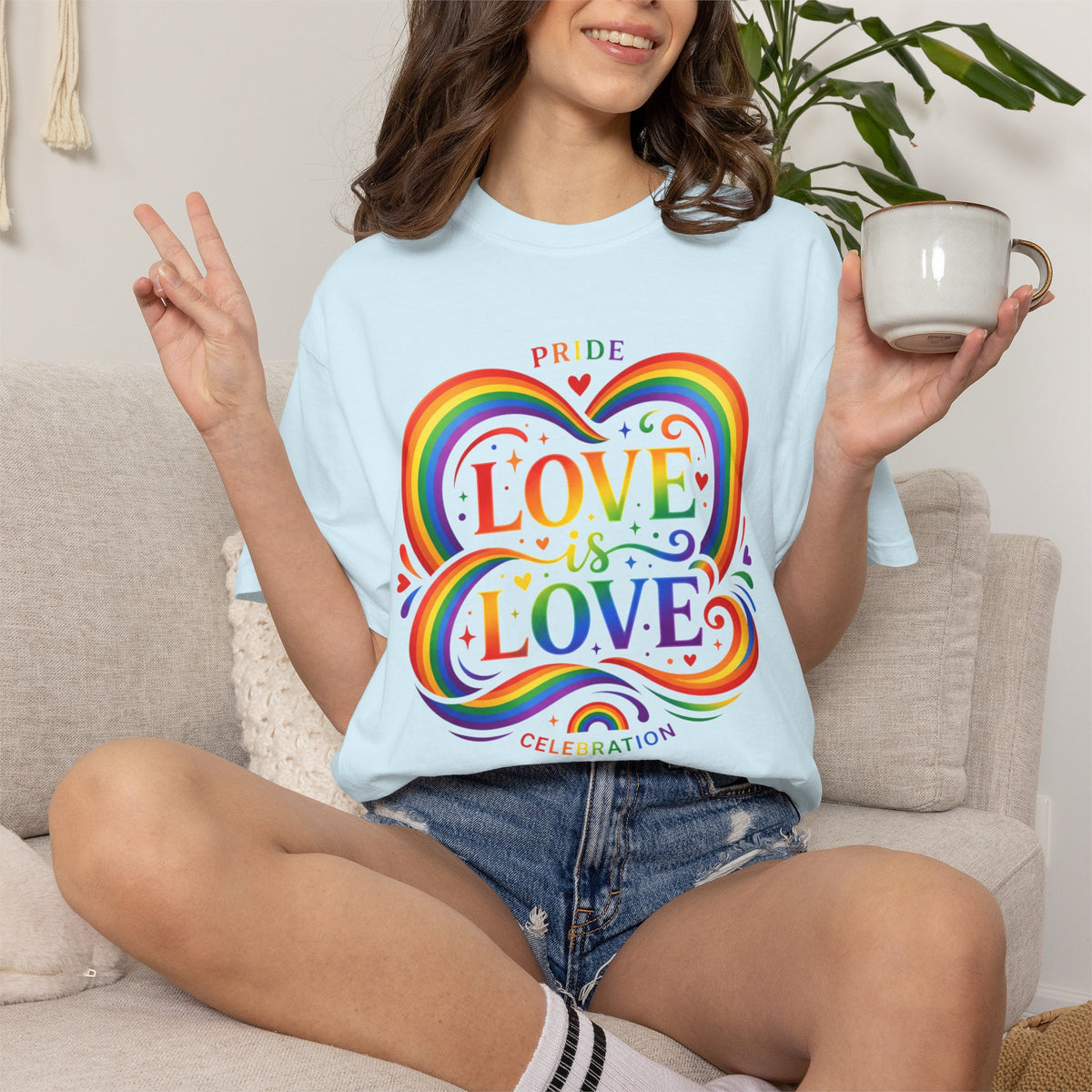 T-shirt Cœur Pride Love is Love | Célébration arc-en-ciel