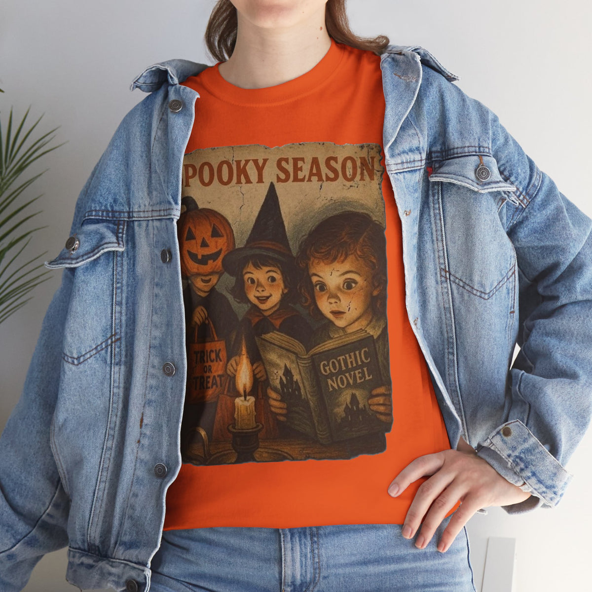 Camiseta gótica de novela de Halloween con bruja y calabaza de temporada espeluznante