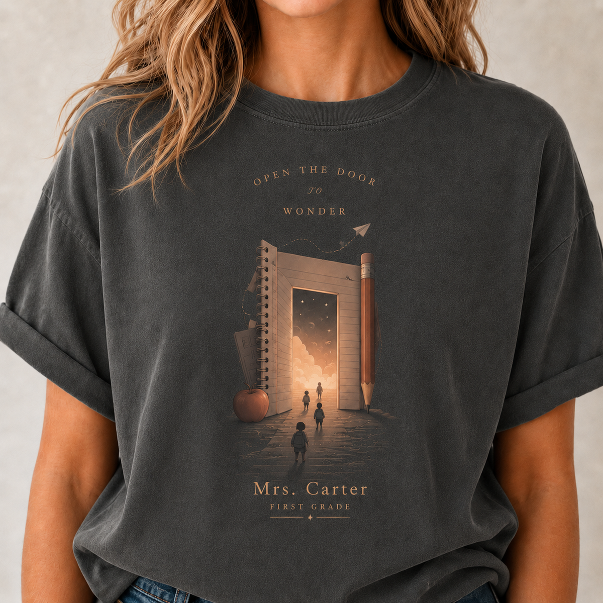T-shirt personnalisé pour enseignant, T-shirt Mme Carter CP, T-shirt pour la rentrée scolaire, T-shirt Comfort Colors, Ouvrez la porte à l'émerveillement