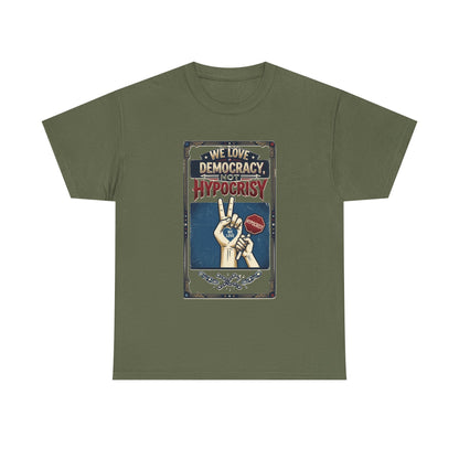 T-shirt « Nous aimons la démocratie, pas l'hypocrisie » / Design graphique / Propagande politique