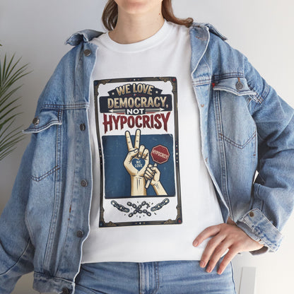 T-shirt « Nous aimons la démocratie, pas l'hypocrisie » / Design graphique / Propagande politique