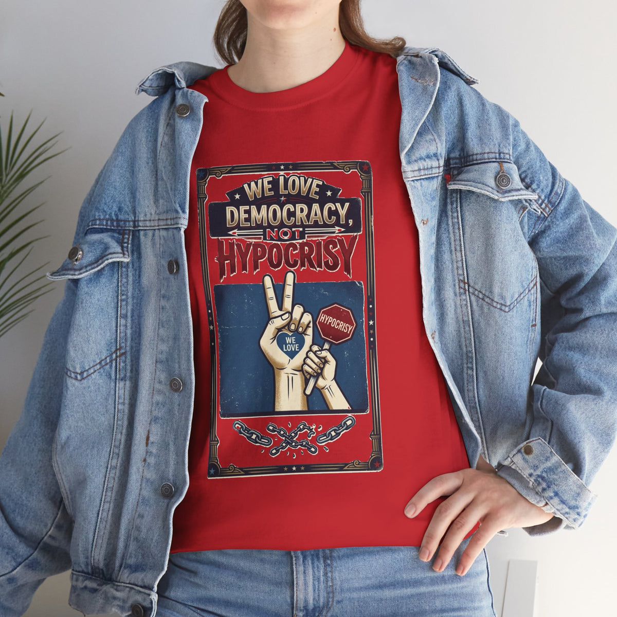 T-shirt « Nous aimons la démocratie, pas l'hypocrisie » / Design graphique / Propagande politique